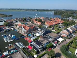 Marina - House in Kaag with rooftop terrace and spa bath. (Kaag)