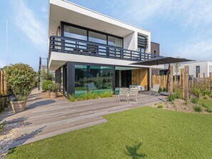 Exterior - Luxury water villa with swimming pool & dock (Kamperland)