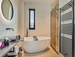 Shower - Luxury water villa with swimming pool & dock (Kamperland)