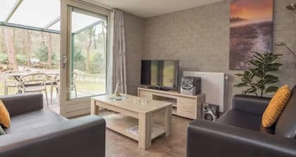 Detached lodge with three bedrooms for 4.