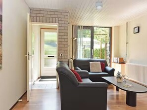 TV - Cozy family bungalow in the greenery. (Heesch)