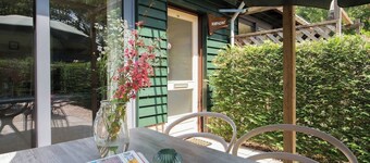 Cozy family bungalow in the greenery.