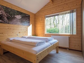 Room - Bungalow with a bath and a view of the pond. (Heesch)