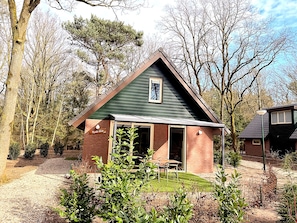 Exterior - Sustainable forest villa with all comforts (Heesch)