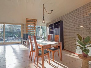 Dining - Luxury villa with a bathtub for 4 (Heesch)
