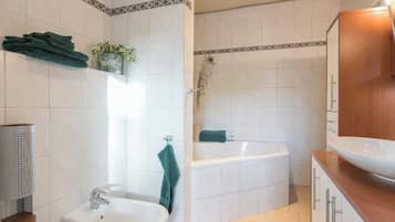 Bidet