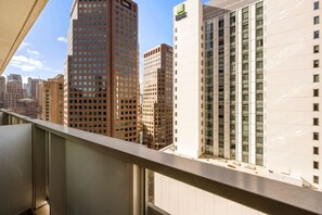 Property grounds - Moody Luxe Designer Retreat | 5 mins CBD & Casino (Southbank)
