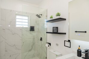 Bathroom - Caribbean Vibes - A tropical Escape (Cedar Grove)