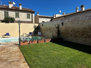 House | Garden - House in a Village With Swimming Pool (Pesaro)