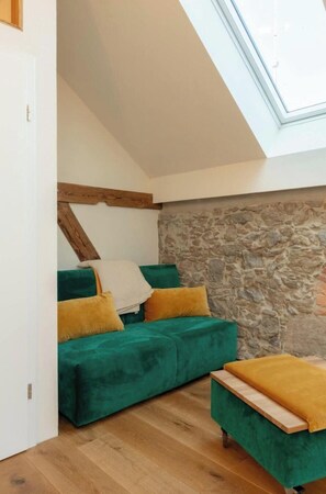 Apartment - Galeriewohnung mit 7 m Raumhohe, Whirlwanne & Kamin - Best Price! (Grossharthau)