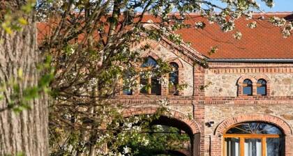 Galeriewohnung mit 7 m Raumhohe, Whirlwanne & Kamin - Best Price!