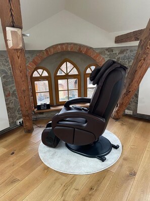 Apartment - Galeriewohnung mit 7 m Raumhohe, Whirlwanne & Kamin - Best Price! (Grossharthau)