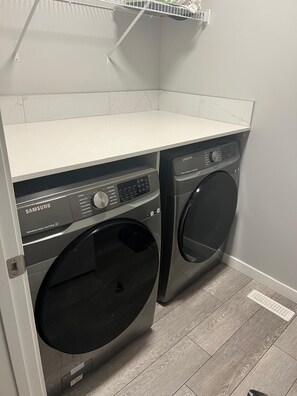 Interior - New Cozy 1 BR 1 Bath, 2 Guest (Calgary)