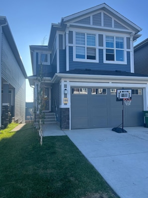 Exterior - New Cozy 1 BR 1 Bath, 2 Guest (Calgary)