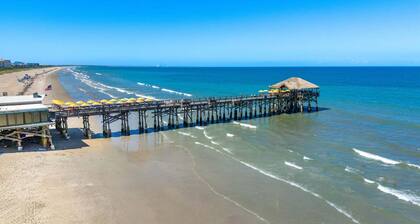 Ola Grande - Beachside Condos with Pool next to Cocoa Beach Pier