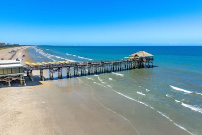 Ola Grande - Beachside Condos with Pool next to Cocoa Beach Pier