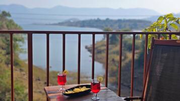 Luxury Room | Outdoor dining