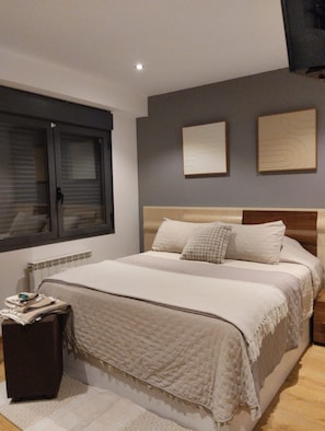 Iron/ironing board, Internet, bed sheets