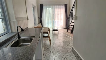 Loft, 1 King Bed with Sofa bed, Kitchenette, Pool View | Interior