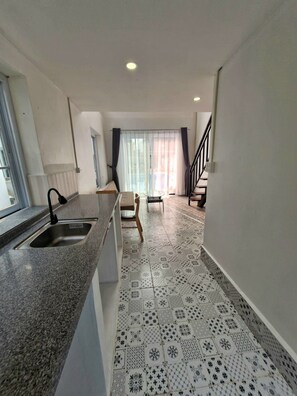 Loft, 1 King Bed with Sofa bed, Kitchenette, Pool View | Interior