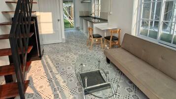 Loft, 1 letto king con divano letto, angolo cottura, vista piscina | Interni