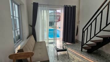 Loft, 1 King-Bett und Schlafsofa, Kochnische, Poolblick | Innenbereich