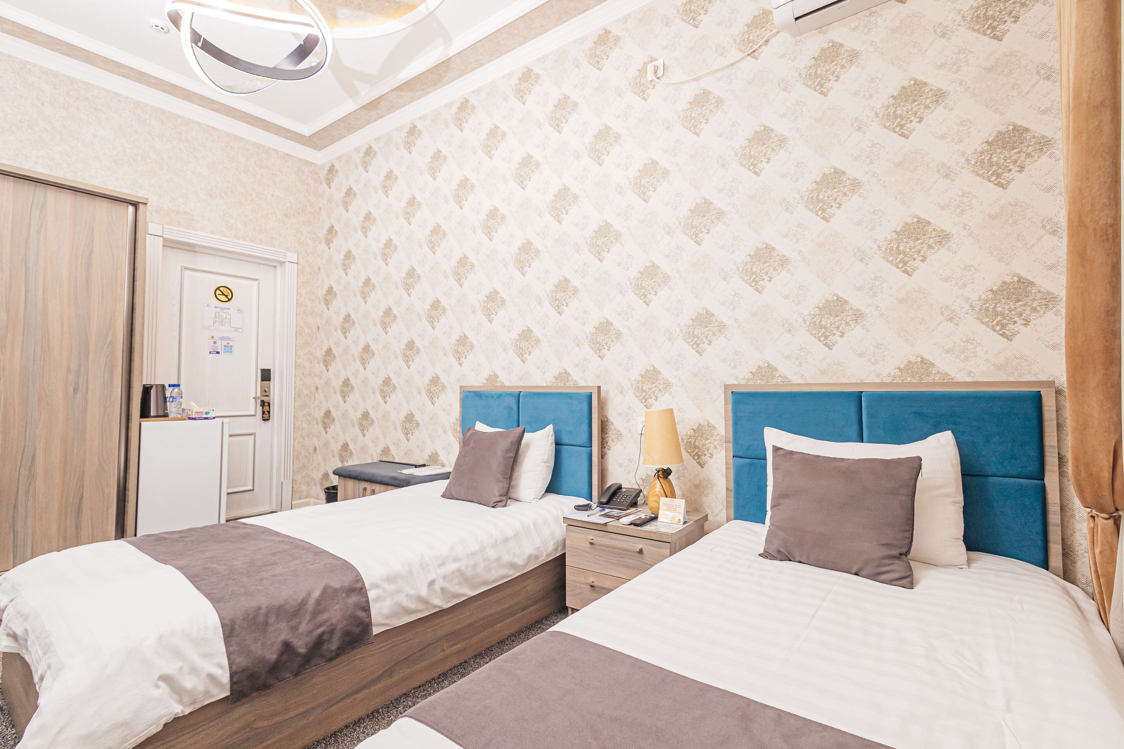 Habitación clásica con 2 camas individuales, vistas a la ciudad