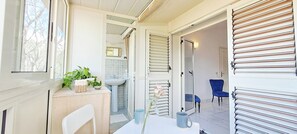 Interior - Spacious villa with pool, sleeps 10, at the foot of Mount Etna, 20 km from Catania (Ragalna)