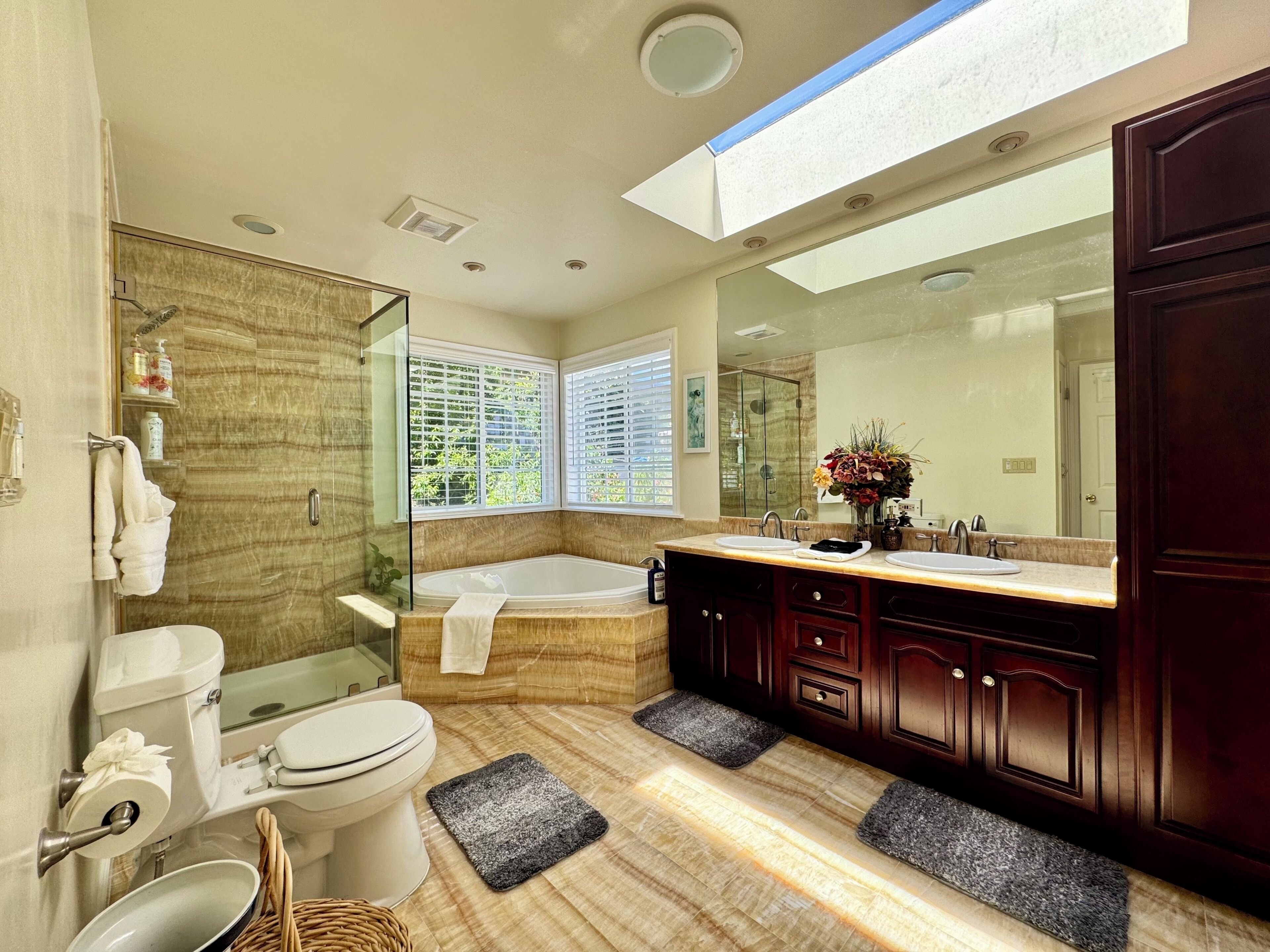 Jetted tub, hair dryer, towels, soap