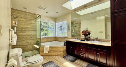 Luxury 3B2B Home with Romantic Spa Suite+Grand Piano+Level 2 EV Charging near SF