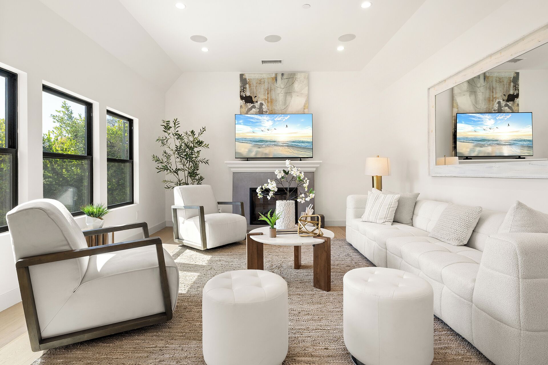 Smart TV, fireplace