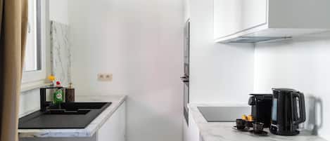 Basic Apartment | Private kitchen