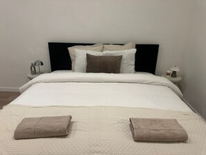 Basic Apartment - Central Ghent Stylish 1BR&1LR Apt WIFI (Gent)