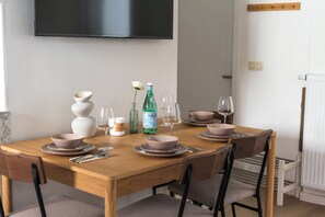 Family dining - Central Ghent Stylish 1BR&1LR Apt WIFI (Ghent)