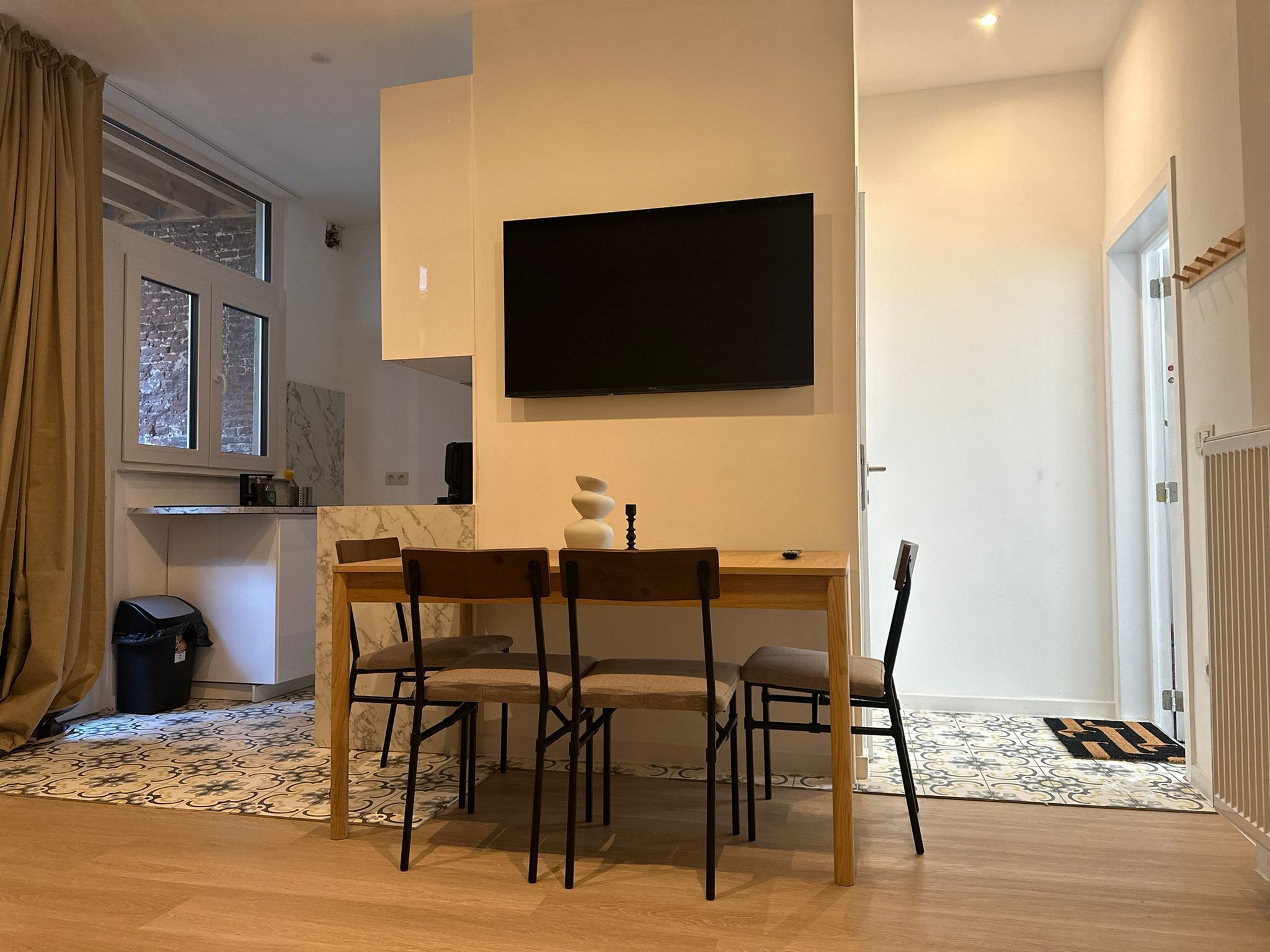 Basic Apartment | Living room