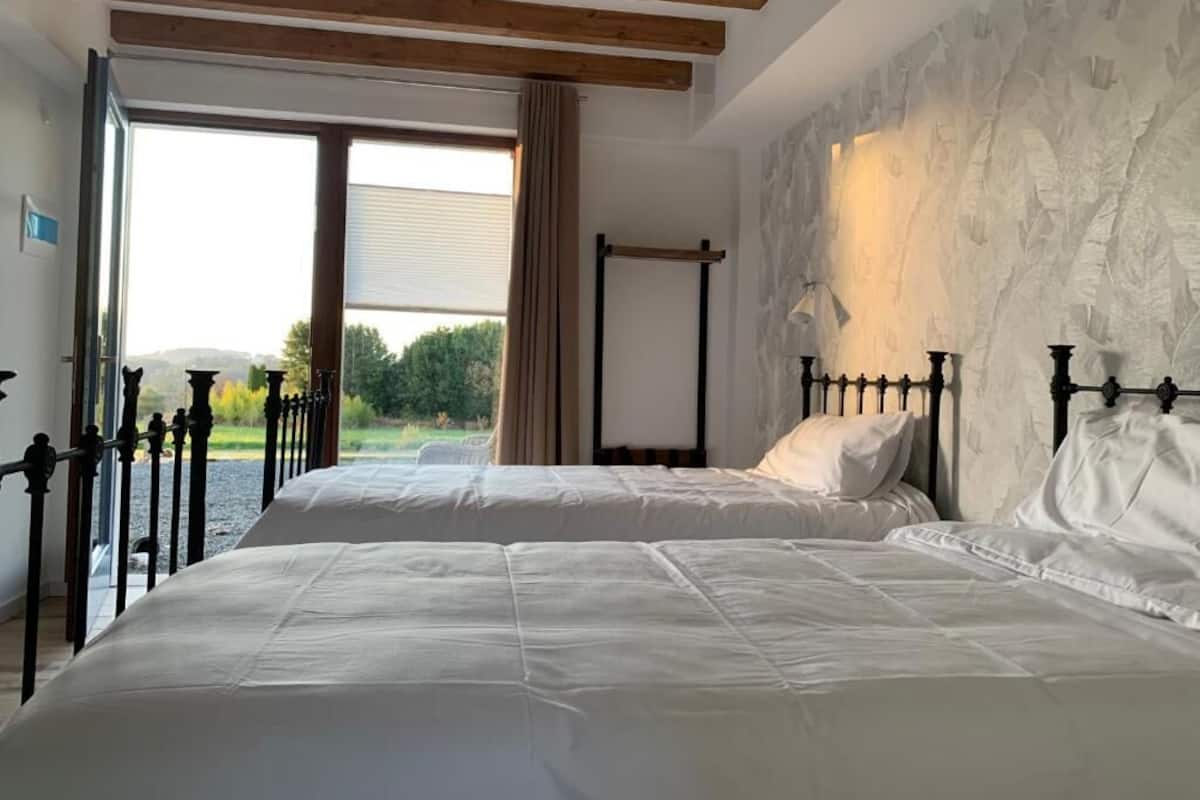 Habitación con 2 camas individuales, vista a la montaña | Wifi gratis