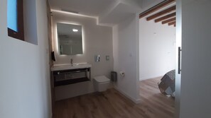 Shower, towels, soap, shampoo - Hotel Rural Rectoral de Boente (Arzua)