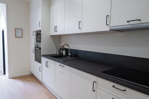 Fridge, microwave, oven, stovetop - Comfortable Stay for 2 Easy City Access (Ghent)