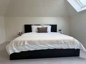 Basic Room - Comfortable Stay for 2 Easy City Access (Gent)