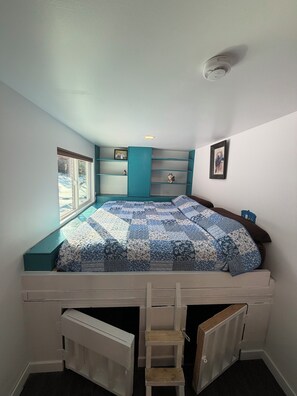 Room - Cozy Container: A Shipping Container Retreat for Pups & People. (Soldotna)