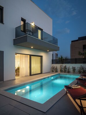 Pool - Respiro Residence Kaštela - combined two villa rent (Kaštel Kambelovac)