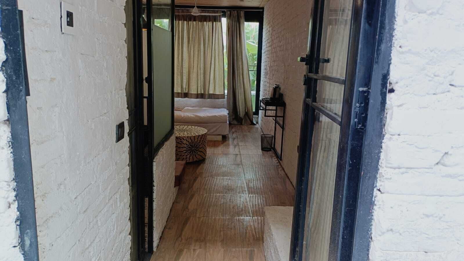 Double Room | Desk, laptop workspace, bed sheets
