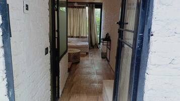 Double Room | Desk, laptop workspace, bed sheets