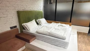 Suite | Desk, laptop workspace, bed sheets
