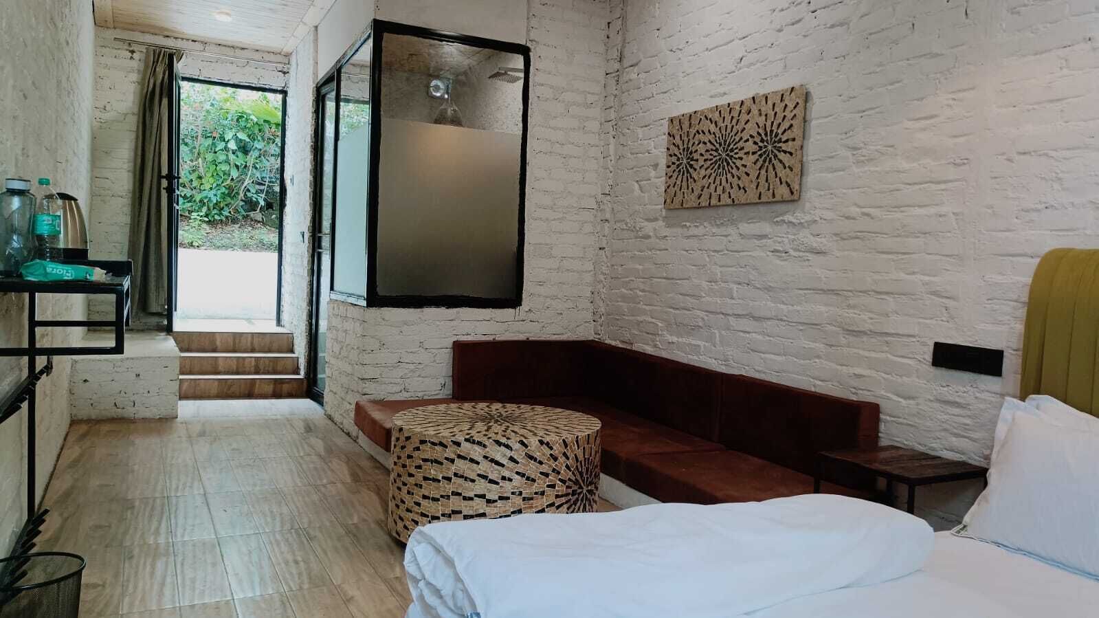 Double Room | Desk, laptop workspace, bed sheets
