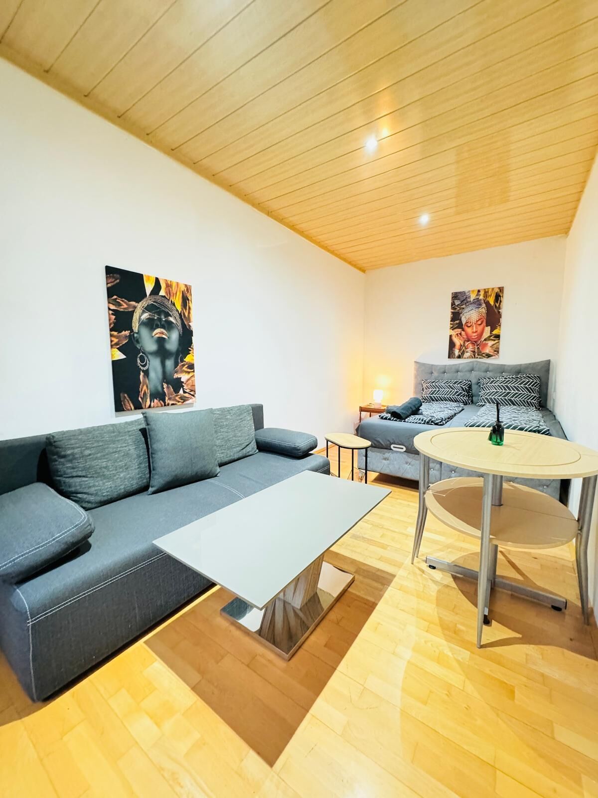 Basic Room | Living area