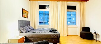 Spacious Private Room Near FAC Platz