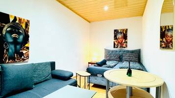 Basic Room | Living area