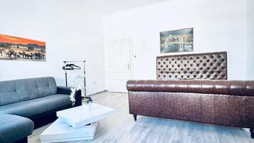 Basic Apartment | Living area