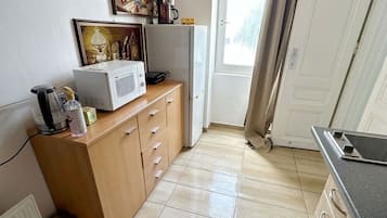 Basic-Apartment | Eigene Küche | Herdplatte, Wasserkocher, Kochgeschirr/Geschirr/Besteck